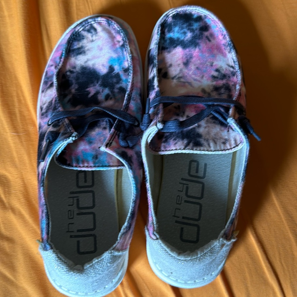 Very cute tie dye hey dudes! Never worn. Size 6.5